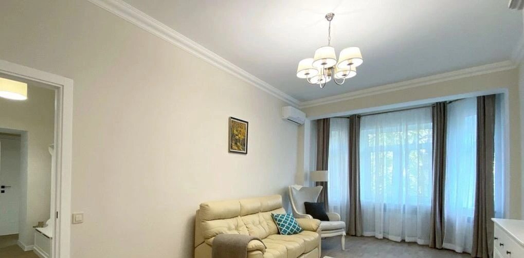 Apartment for rent 2 rooms, 60 m², 2nd fl./4 floors. 33, Budivelnykiv 33, Kyiv. 