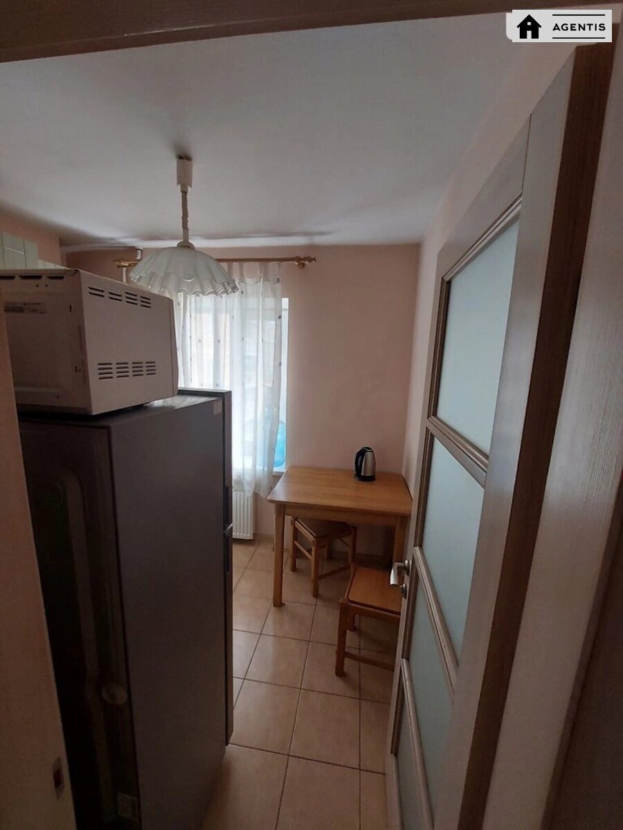 Сдам квартиру 2 комнаты, 46 m², 9 эт./9 этажей. 2, Глебова 2, Киев. 