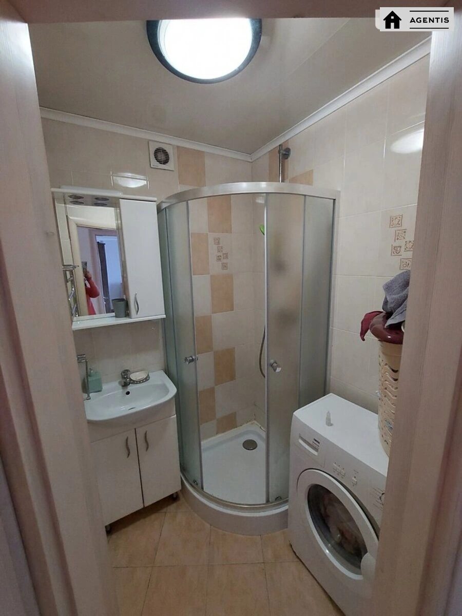 Сдам квартиру 2 комнаты, 46 m², 9 эт./9 этажей. 2, Глебова 2, Киев. 