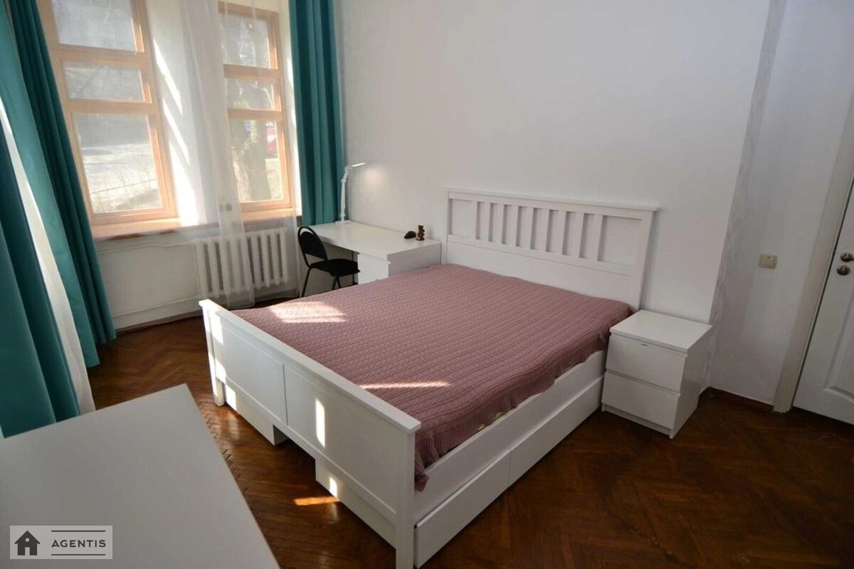 Apartment for rent 2 rooms, 56 m², 2nd fl./3 floors. Naberezhno-Hreschatytcka, Kyiv. 