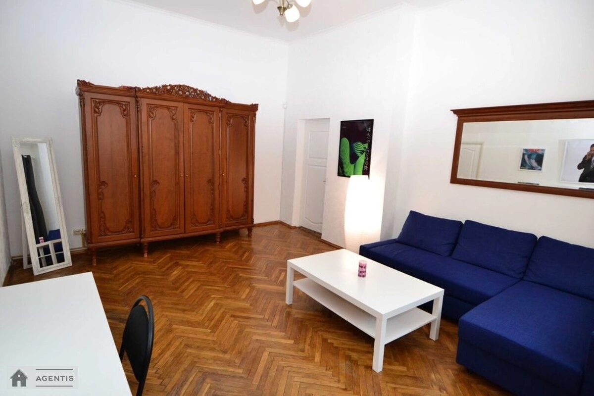 Apartment for rent 2 rooms, 56 m², 2nd fl./3 floors. Naberezhno-Hreschatytcka, Kyiv. 