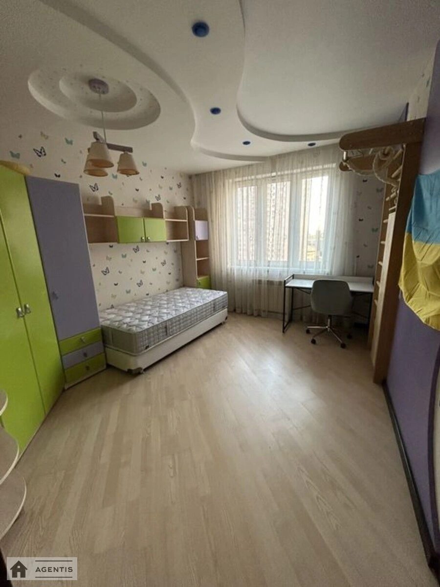 Apartment for rent 3 rooms, 120 m², 9th fl./22 floors. Dniprovs'ka embankment, Kyiv. 