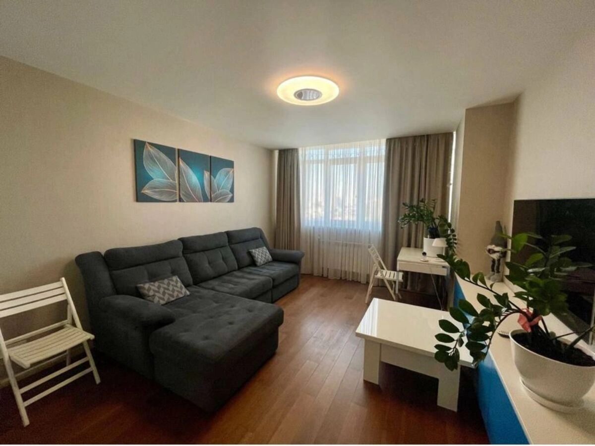 Сдам квартиру 3 комнаты, 94 m², 13 эт./14 этажей. Нивська вул., Киев. 