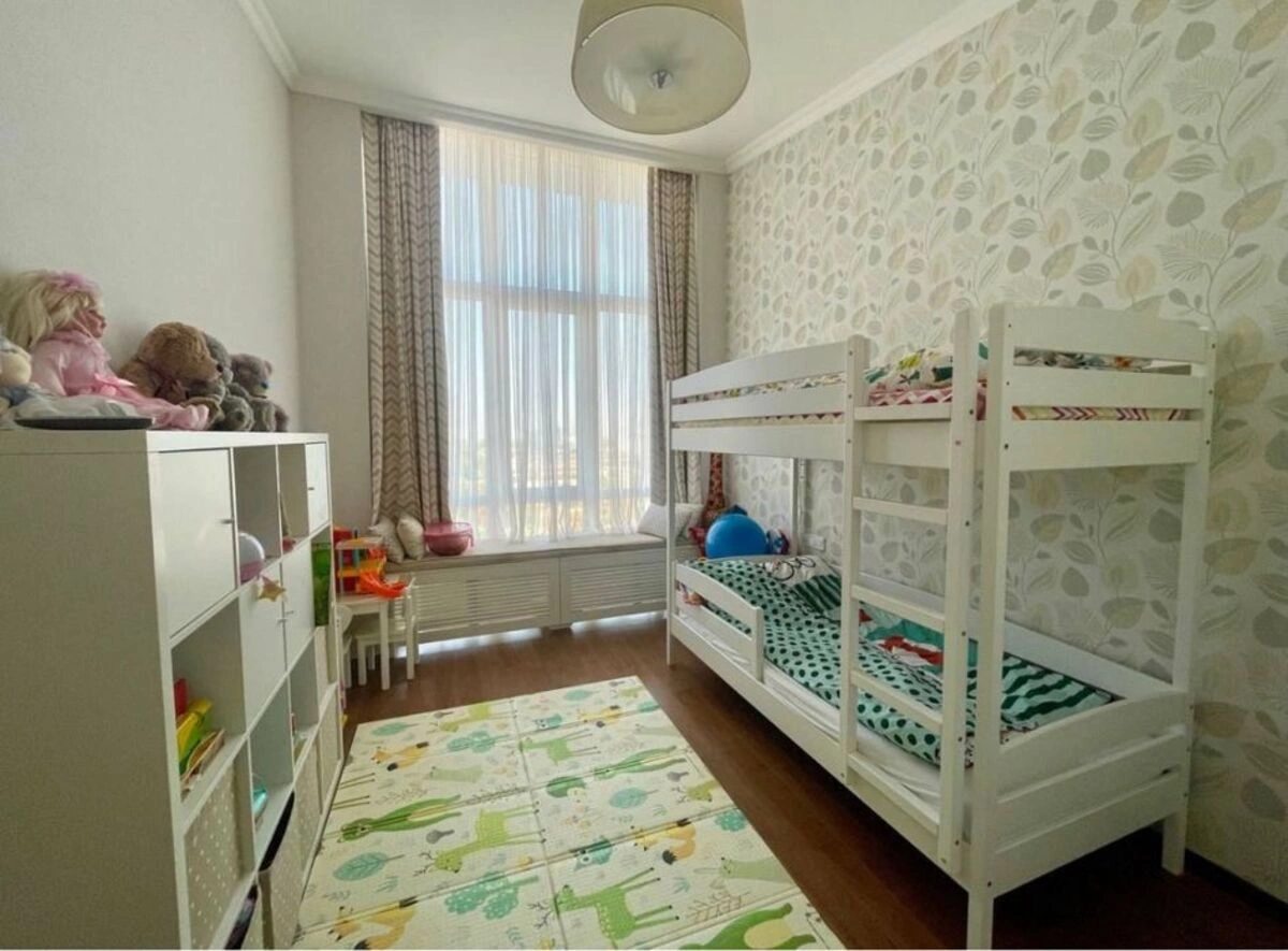 Сдам квартиру 3 комнаты, 94 m², 13 эт./14 этажей. Нивська вул., Киев. 