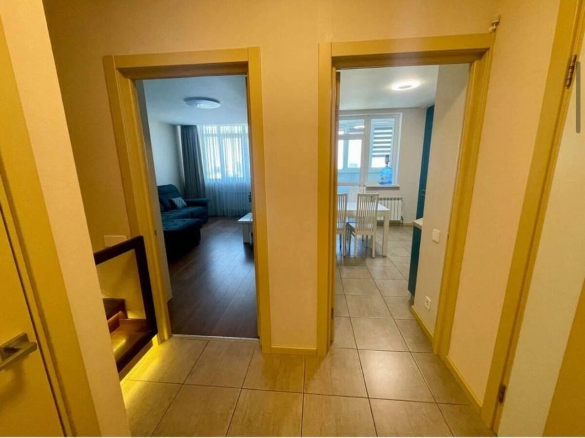 Здам квартиру 3 кімнати, 94 m², 13 пов./14 поверхів. Нивська вул., Київ. 