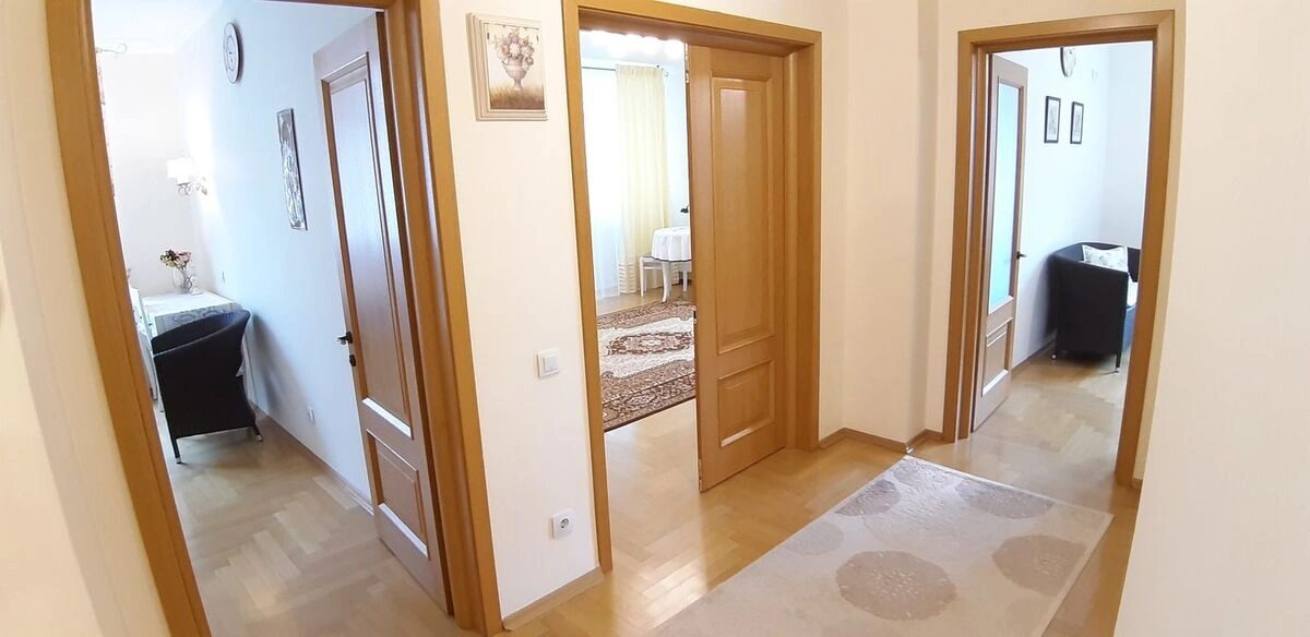 Сдам квартиру 2 комнаты, 80 m², 5 эт./11 этажей. 73, Юлії Здановської вул. (Михайла Ломоносова), Киев. 