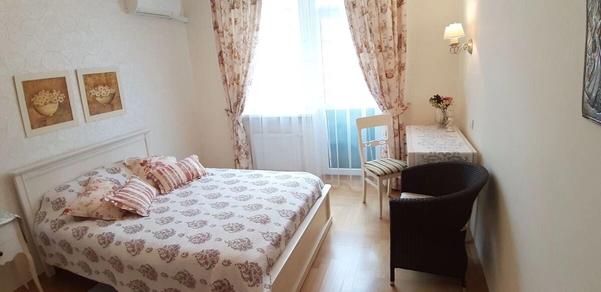 Сдам квартиру 2 комнаты, 80 m², 5 эт./11 этажей. 73, Юлії Здановської вул. (Михайла Ломоносова), Киев. 