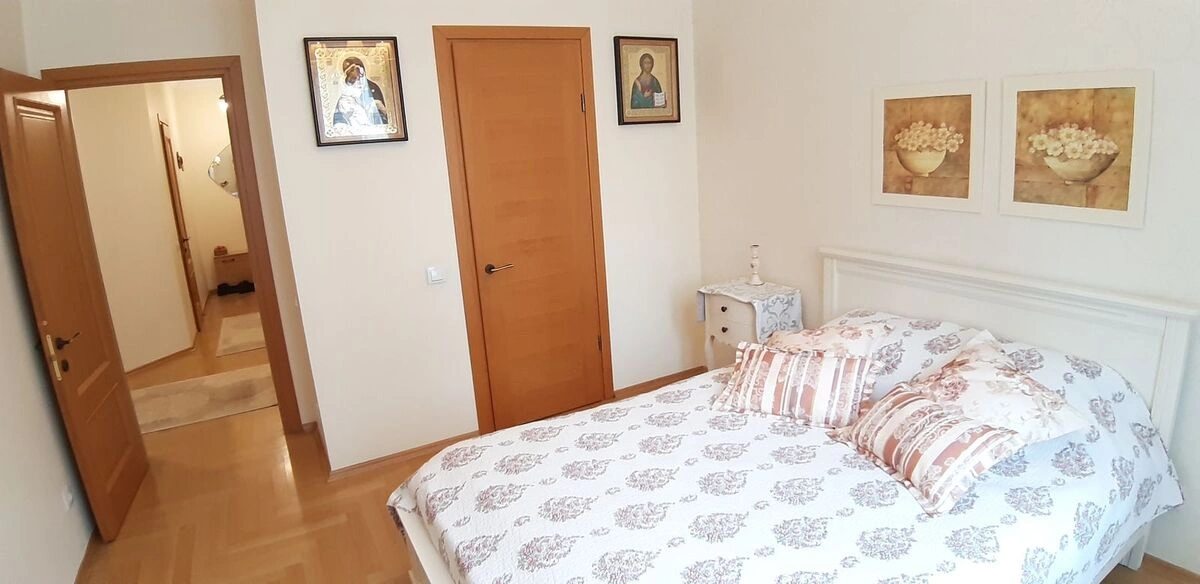 Сдам квартиру 2 комнаты, 80 m², 5 эт./11 этажей. 73, Юлії Здановської вул. (Михайла Ломоносова), Киев. 