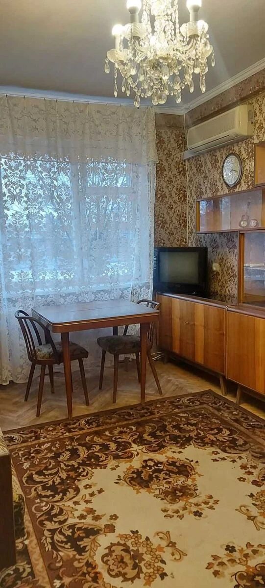 Продаж квартири 3 кімнати, 61 m², 3 пов./5 поверхів. 40, Відрадний 40, Київ. 