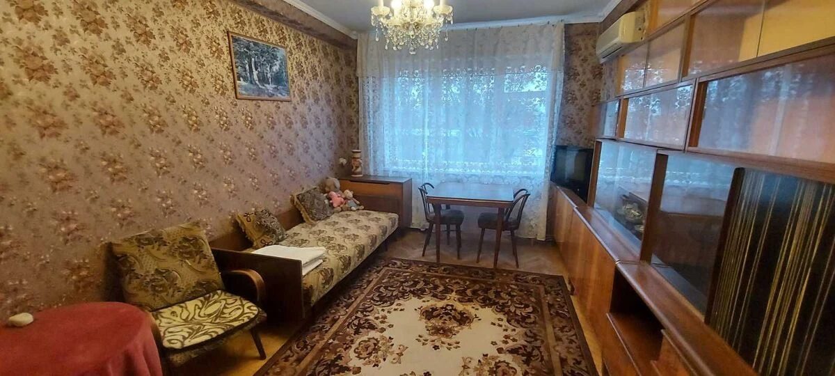 Продаж квартири 3 кімнати, 61 m², 3 пов./5 поверхів. 40, Відрадний 40, Київ. 