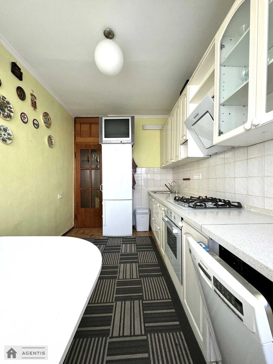 Apartment for rent 2 rooms, 67 m², 5th fl./9 floors. 58, Povitryanykh Syl prosp. Povitroflotskyy, Kyiv. 