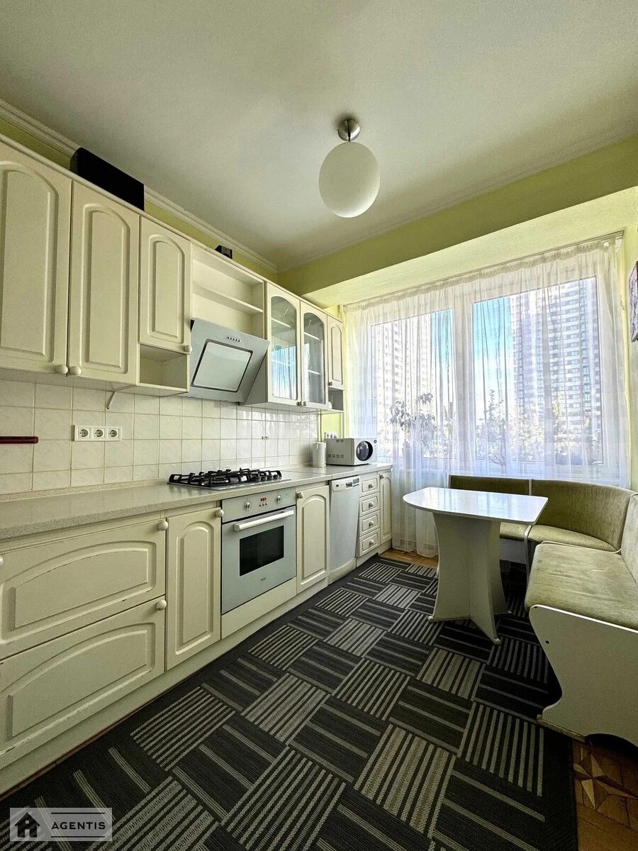 Apartment for rent 2 rooms, 67 m², 5th fl./9 floors. 58, Povitryanykh Syl prosp. Povitroflotskyy, Kyiv. 