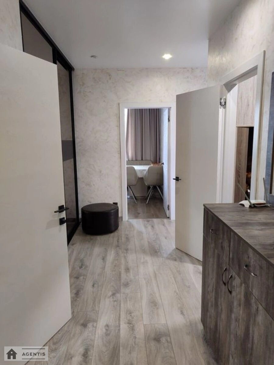 Сдам квартиру 2 комнаты, 70 m², 24 эт./25 этажей. Дарницкий район, Киев. 