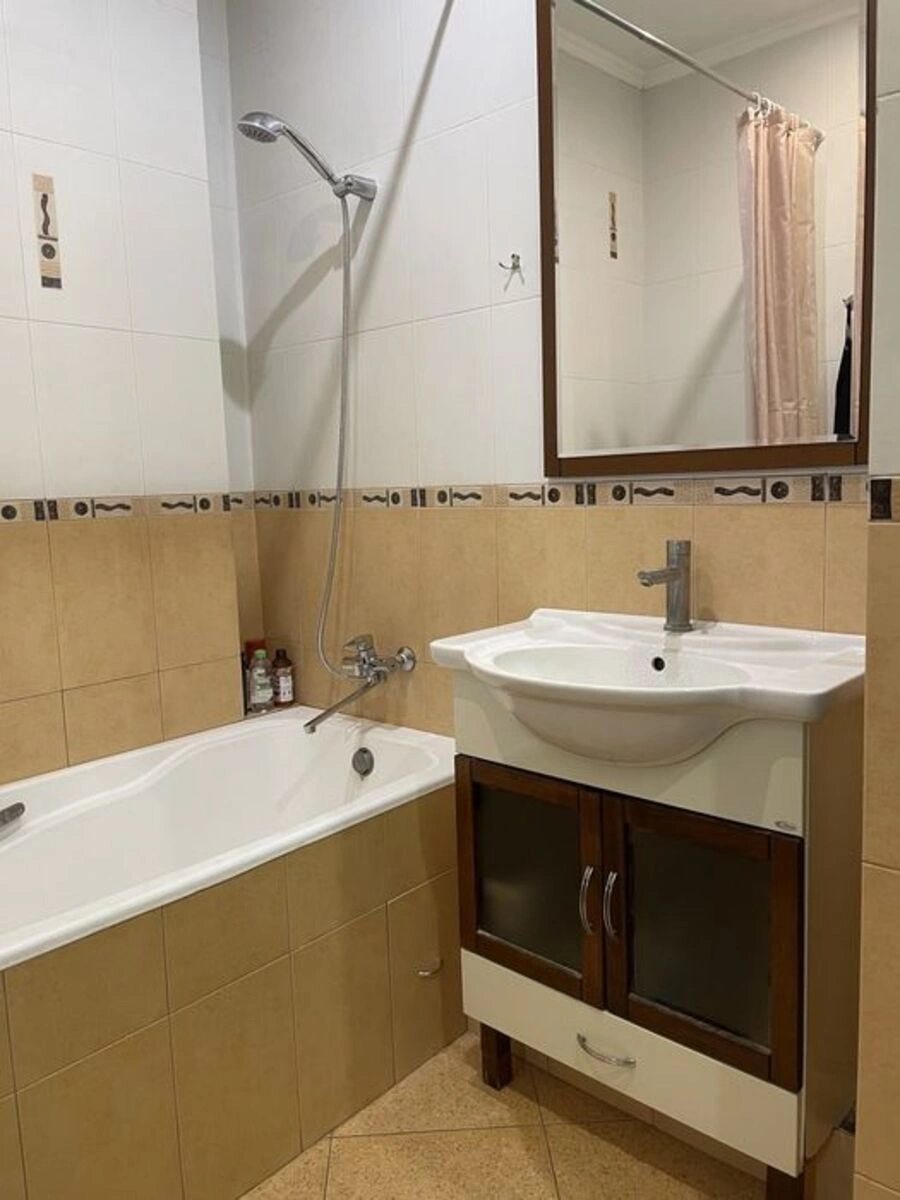 Сдам квартиру 1 комната, 65 m², 3 эт./12 этажей. 7, Святослава Хороброго вул. (Народного ополчення), Киев. 