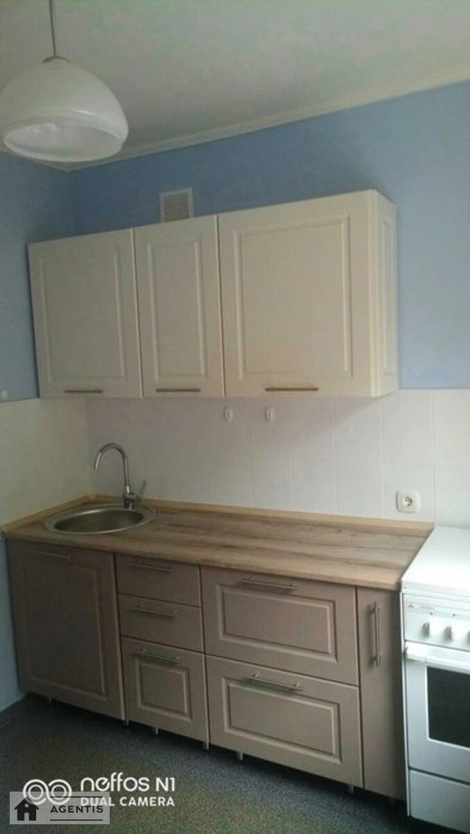 Здам квартиру 1 кімната, 33 m², 3 пов./9 поверхів. 3, Миколи Лєскова вул., Київ. 