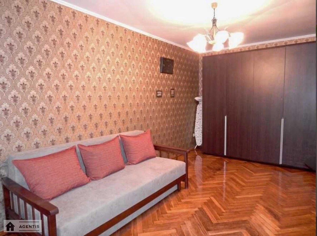 Сдам квартиру 1 комната, 33 m², 3 эт./9 этажей. 3, Миколи Лєскова вул., Киев. 