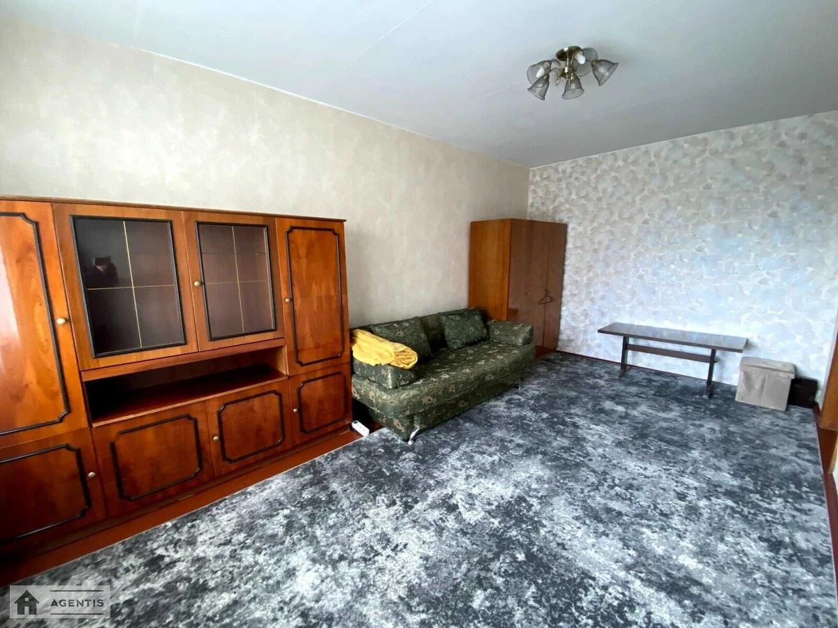 Сдам квартиру 2 комнаты, 55 m², 4 эт./12 этажей. 26, Героев Днепра 26, Киев. 