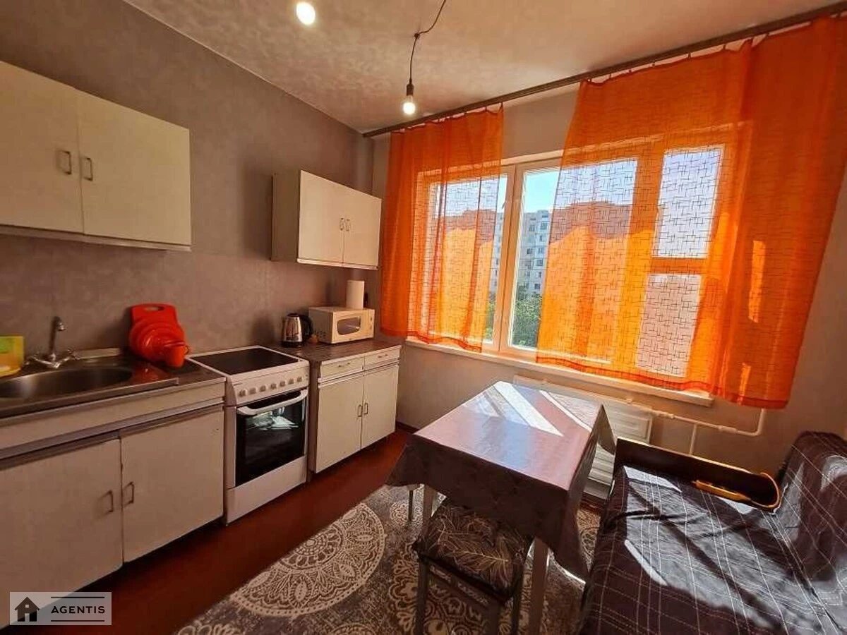 Сдам квартиру 2 комнаты, 55 m², 4 эт./12 этажей. 26, Героев Днепра 26, Киев. 