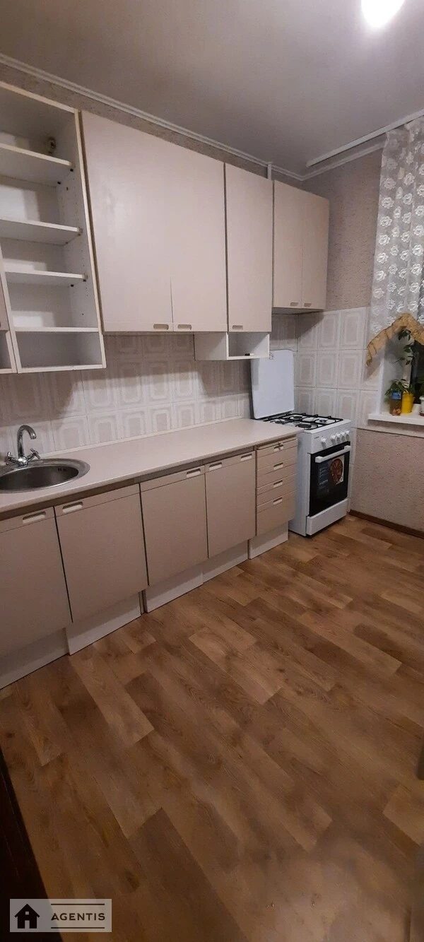 Сдам квартиру 2 комнаты, 53 m², 8 эт./9 этажей. 5, Миколи Бажана просп., Киев. 