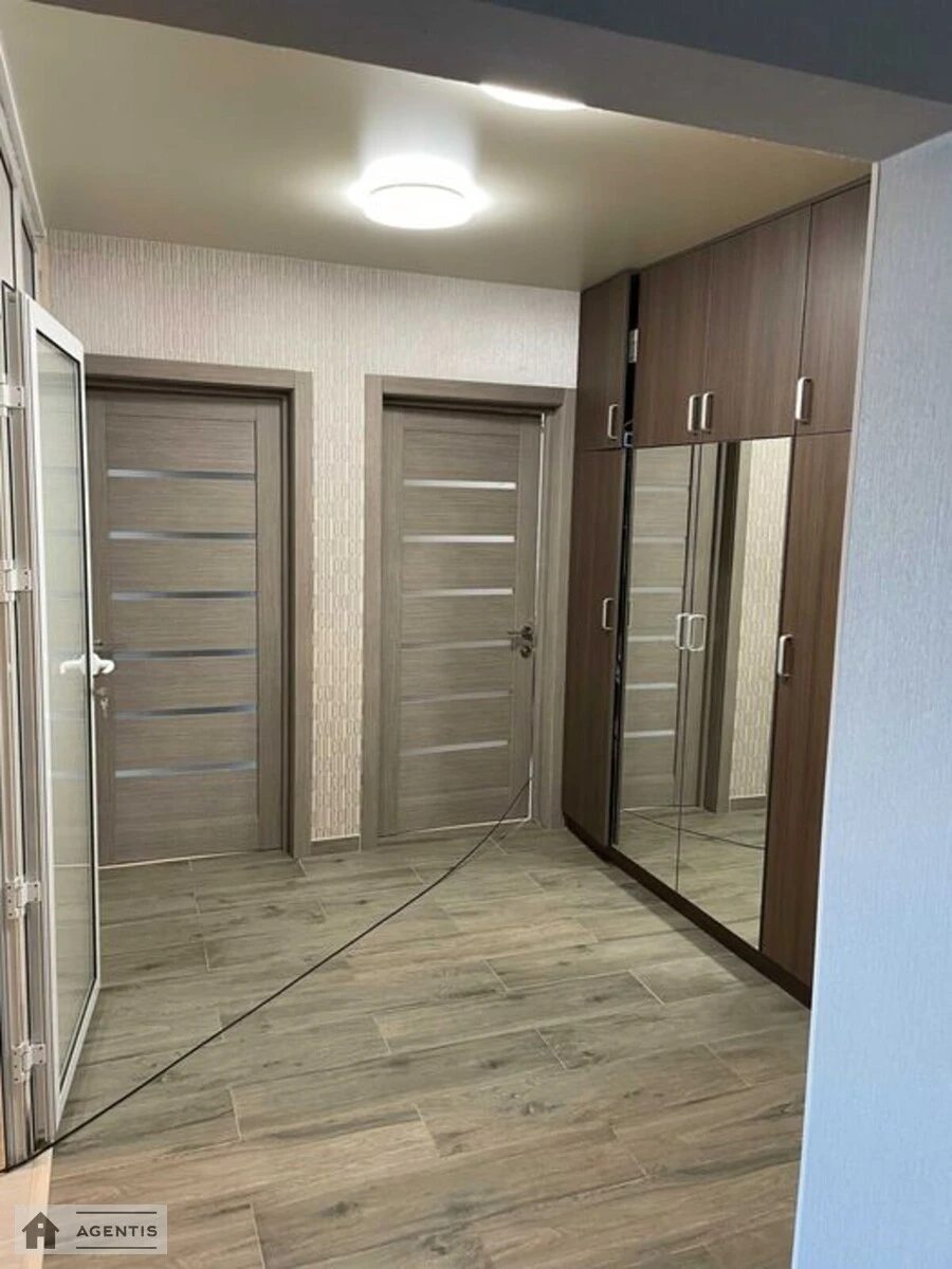 Здам квартиру 3 кімнати, 76 m², 4 пов./12 поверхів. 8, Якуба Коласа 8, Київ. 