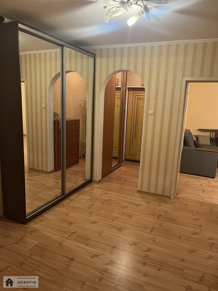 Сдам квартиру 3 комнаты, 78 m², 10 эт./16 этажей. 52, Червоної Калини просп. (Володимира Маяковського), Киев. 