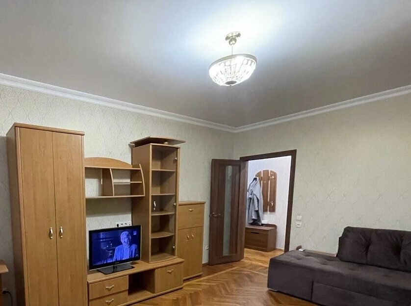 Здам квартиру 1 кімната, 42 m², 6 пов./9 поверхів. 6, Тростянецька 6, Київ. 