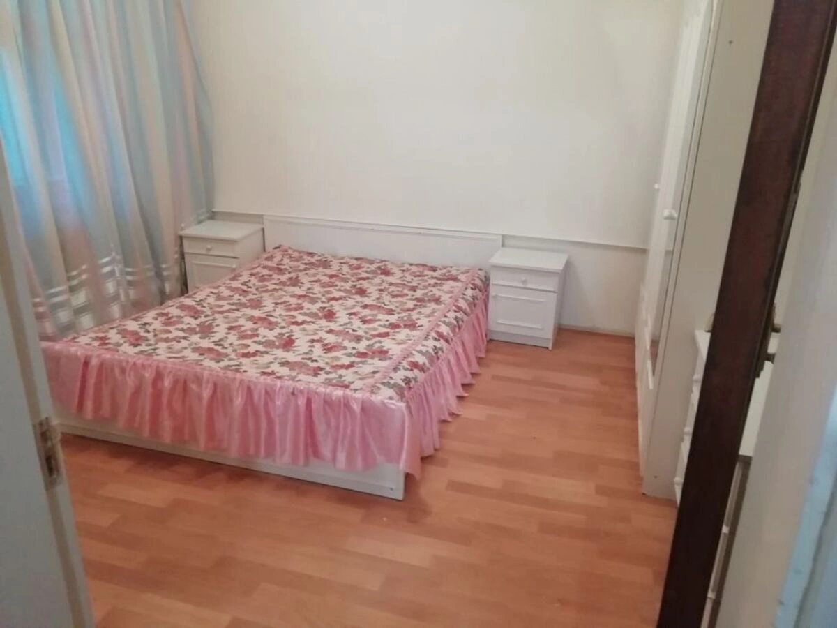 Сдам квартиру 2 комнаты, 54 m², 1 эт./16 этажей. 39, Алматинська вул., Киев. 