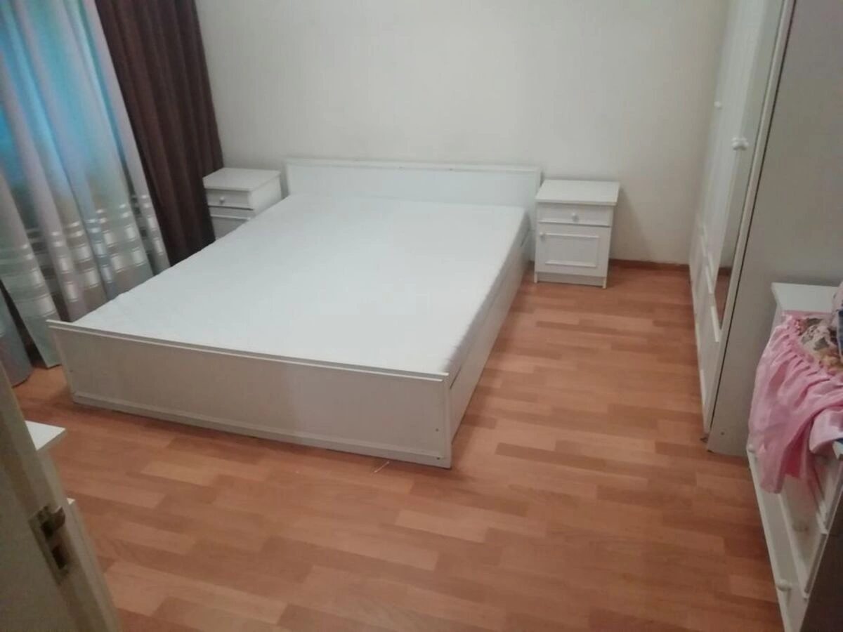 Сдам квартиру 2 комнаты, 54 m², 1 эт./16 этажей. 39, Алматинська вул., Киев. 