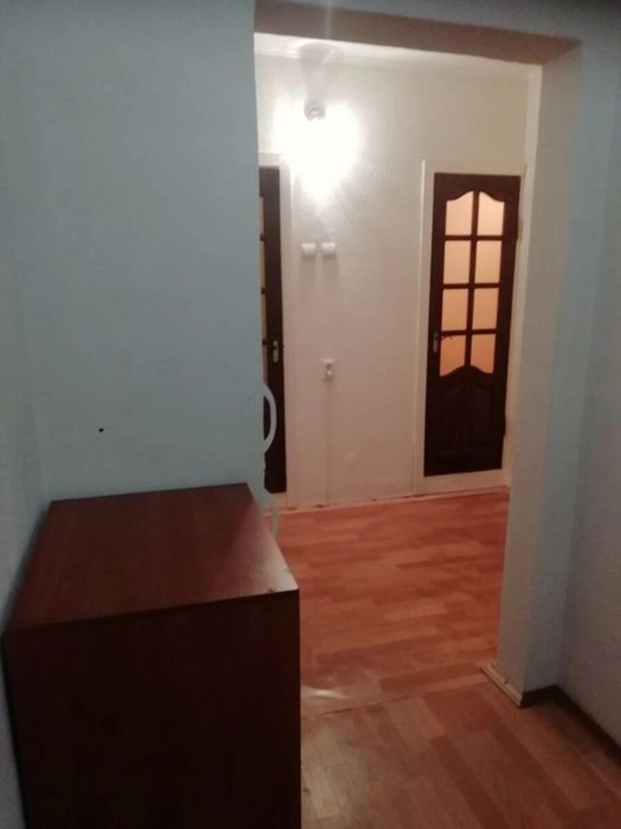 Сдам квартиру 2 комнаты, 54 m², 1 эт./16 этажей. 39, Алматинська вул., Киев. 