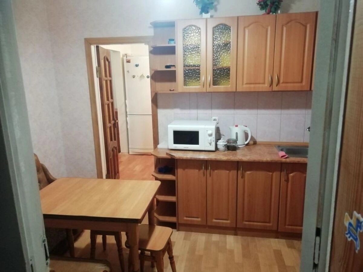 Сдам квартиру 2 комнаты, 54 m², 1 эт./16 этажей. 39, Алматинська вул., Киев. 