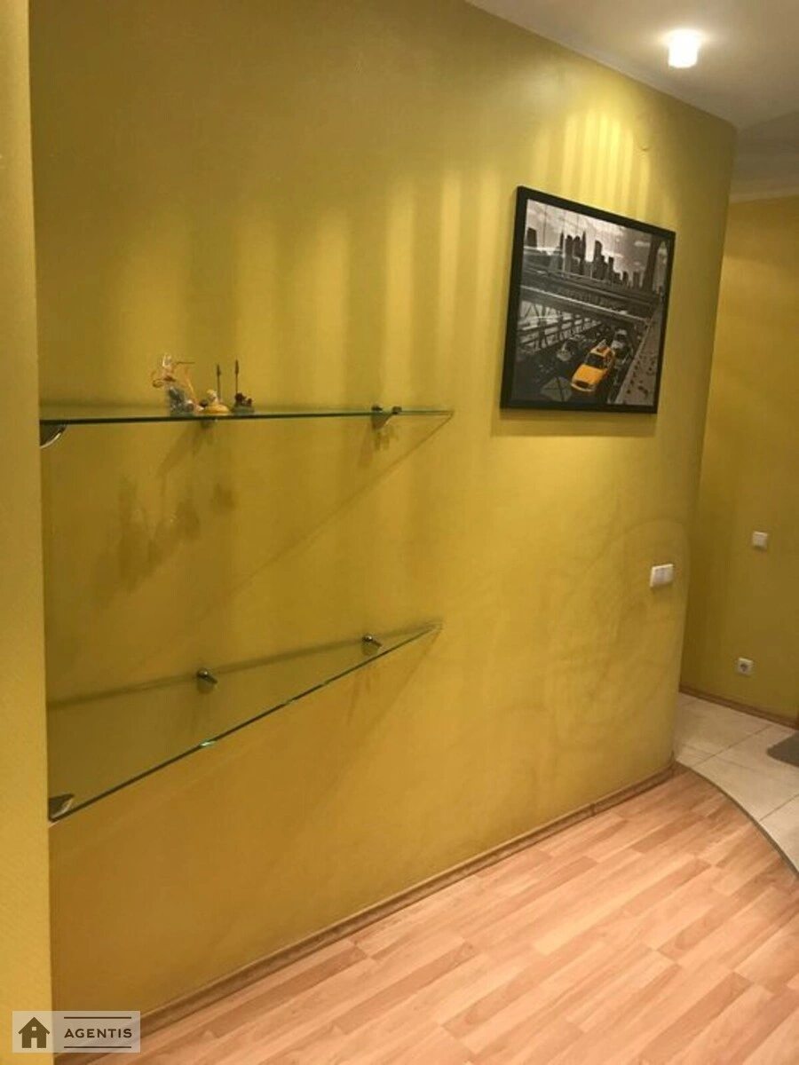 Здам квартиру 2 кімнати, 60 m², 5 пов./16 поверхів. 31, Драгоманова 31, Київ. 