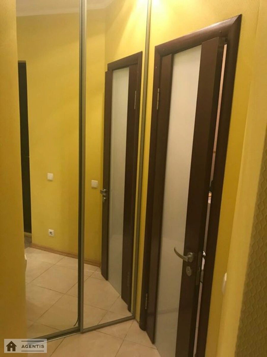 Здам квартиру 2 кімнати, 60 m², 5 пов./16 поверхів. 31, Драгоманова 31, Київ. 