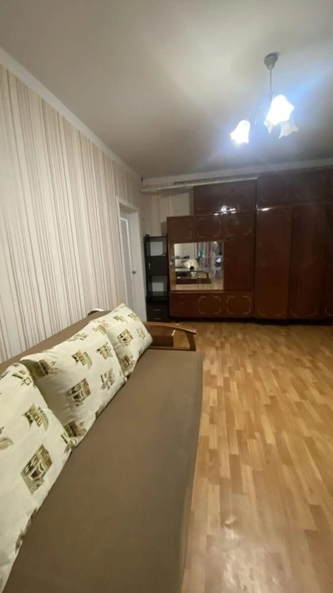 Сдам квартиру 1 комната, 37 m², 8 эт./9 этажей. 34, Героев Днепра 34, Киев. 