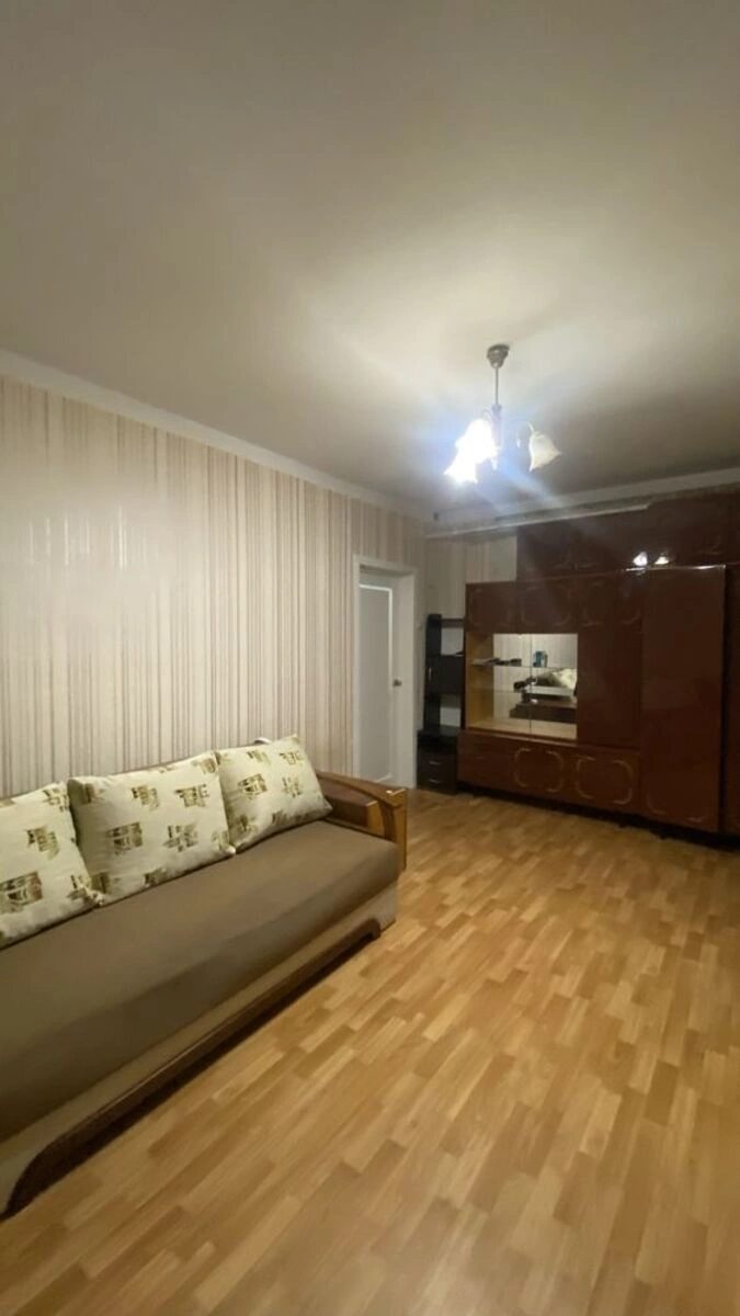 Сдам квартиру 1 комната, 37 m², 8 эт./9 этажей. 34, Героев Днепра 34, Киев. 