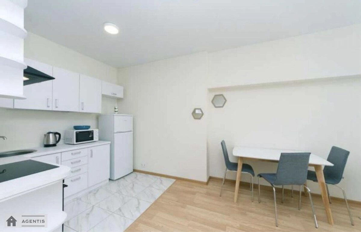 Сдам квартиру 2 комнаты, 49 m², 11 эт./13 этажей. 41, Машиностроительная 41, Киев. 