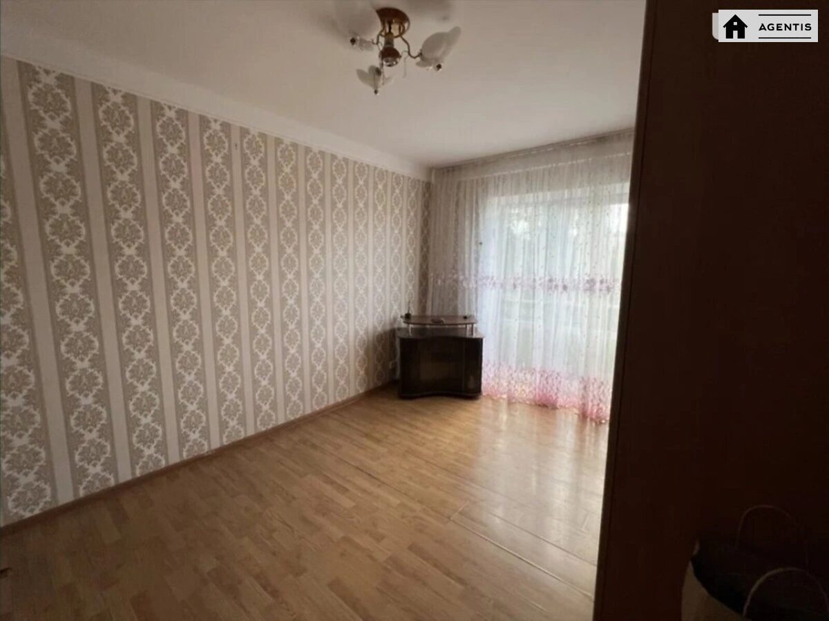 Сдам квартиру 1 комната, 35 m², 2 эт./9 этажей. 7, Івана Миколайчука вул. (Серафимовича), Киев. 