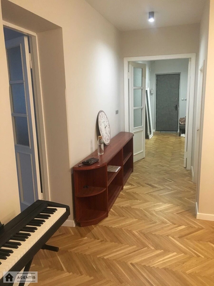 Здам квартиру 4 кімнати, 100 m², 5 пов./5 поверхів. 17, Миколи Міхновського бульв. (Дружби Народів), Київ. 