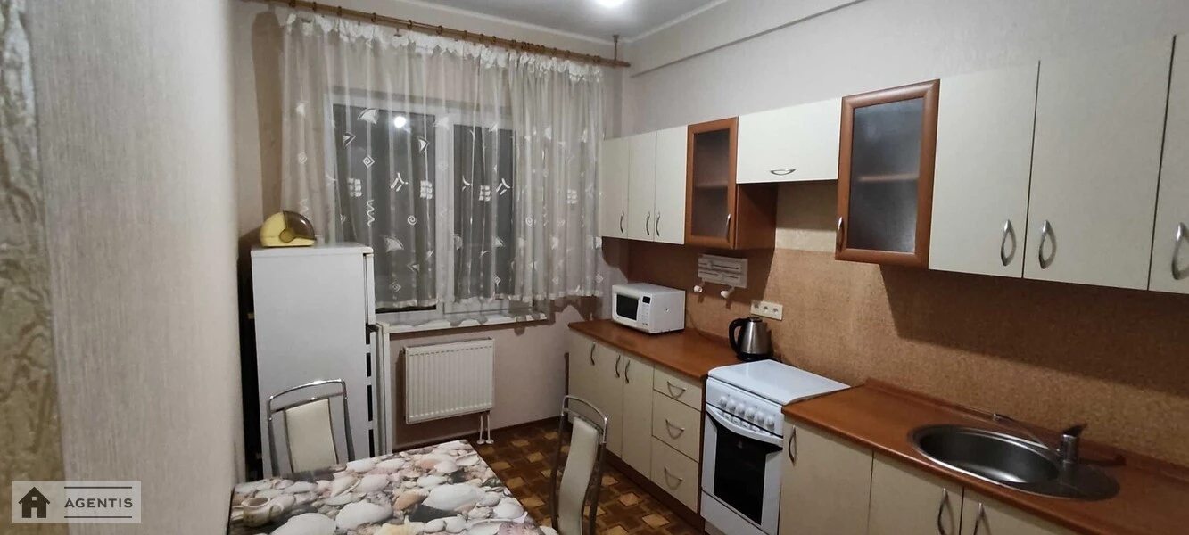 Сдам квартиру 2 комнаты, 61 m², 5 эт./8 этажей. 39, Петра Григоренка просп., Киев. 