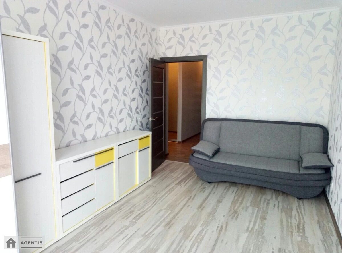 Здам квартиру 3 кімнати, 84 m², 7 пов./10 поверхів. Регенераторна, Київ. 