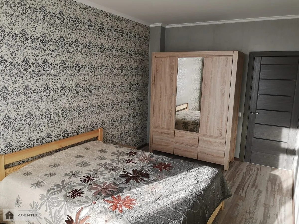 Здам квартиру 3 кімнати, 84 m², 7 пов./10 поверхів. Регенераторна, Київ. 