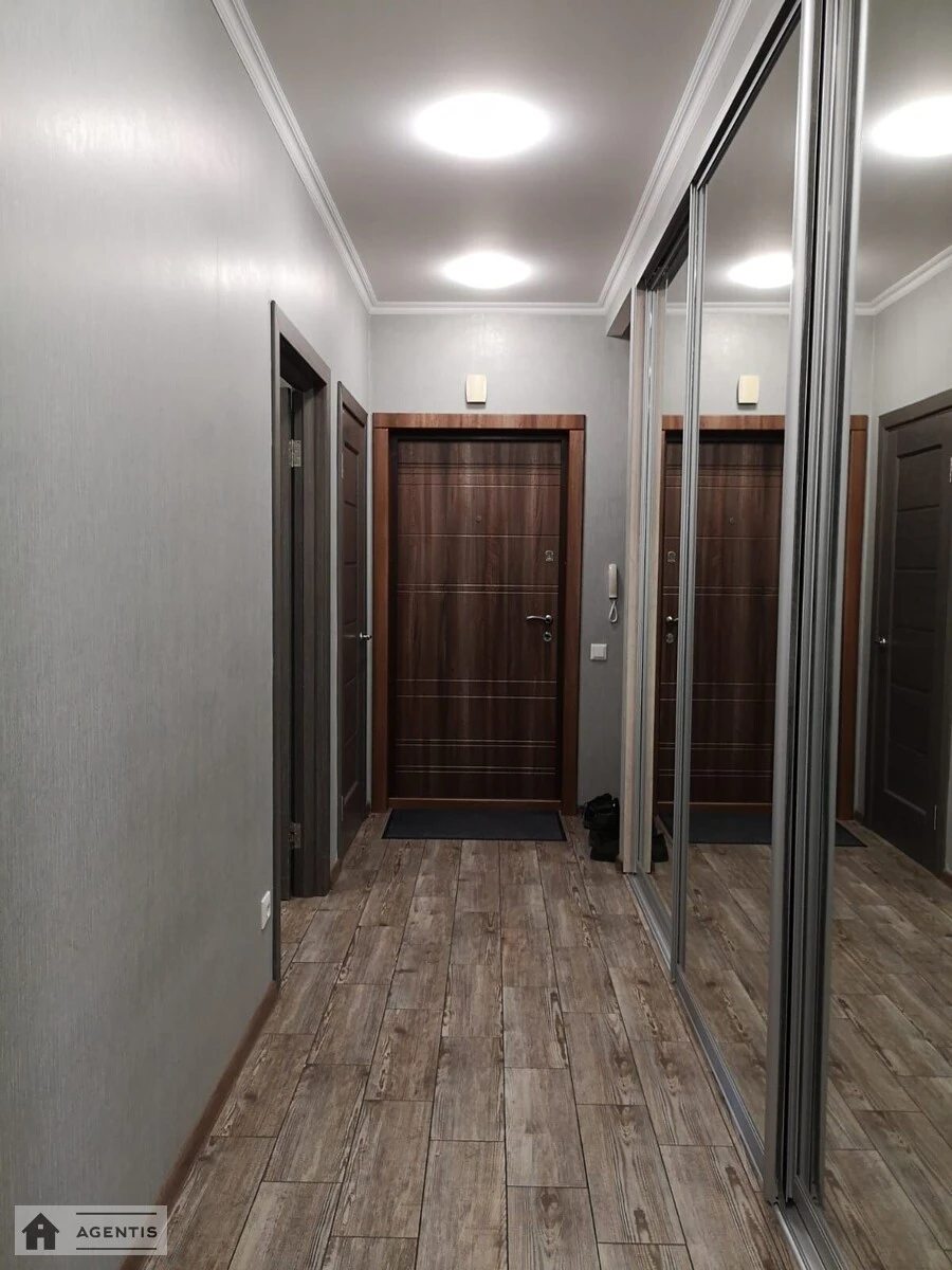 Здам квартиру 3 кімнати, 84 m², 7 пов./10 поверхів. Регенераторна, Київ. 