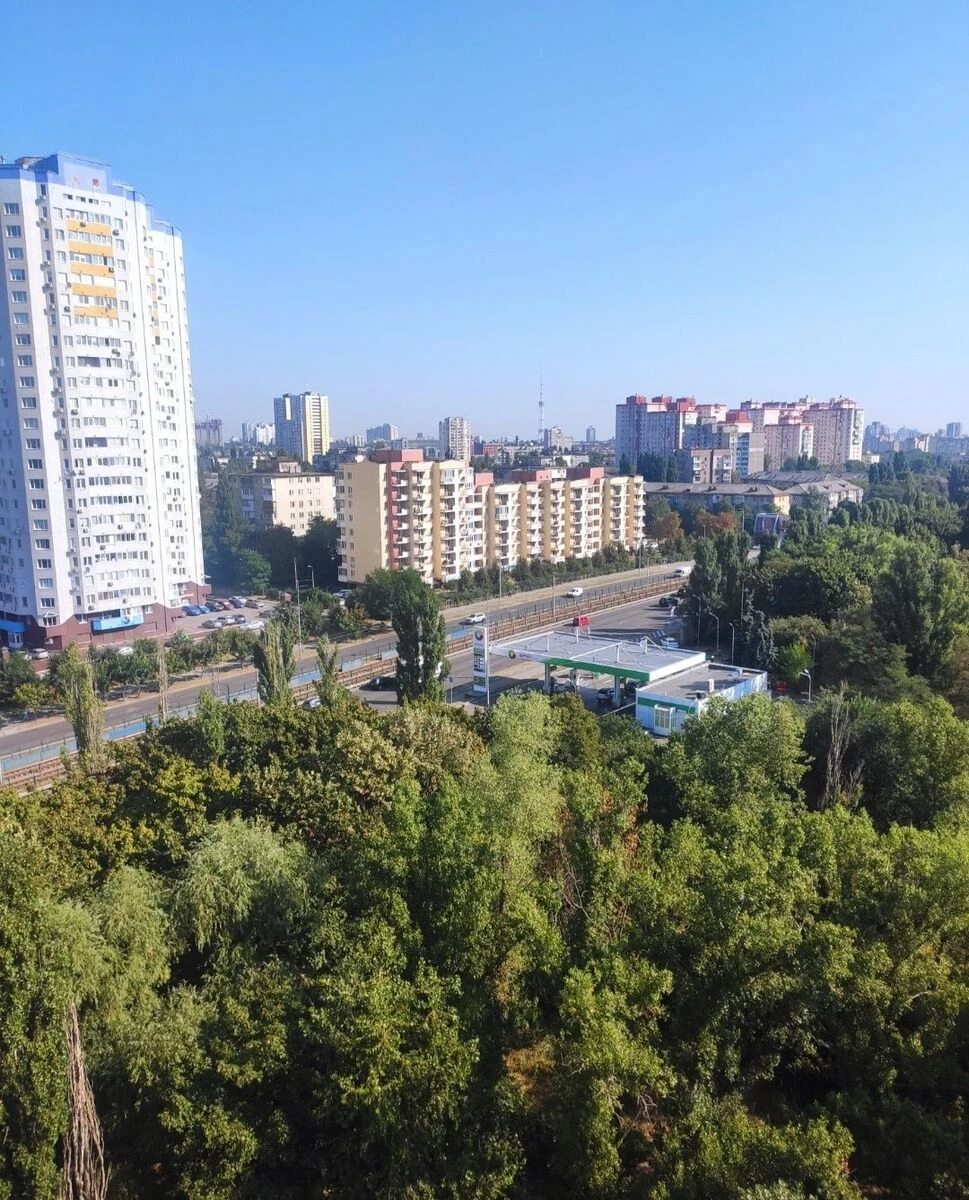 Apartments for sale 3 rooms, 85 m², 12th fl./16 floors. 23, Geroyiv Sevastopolya 23, Kyiv. 