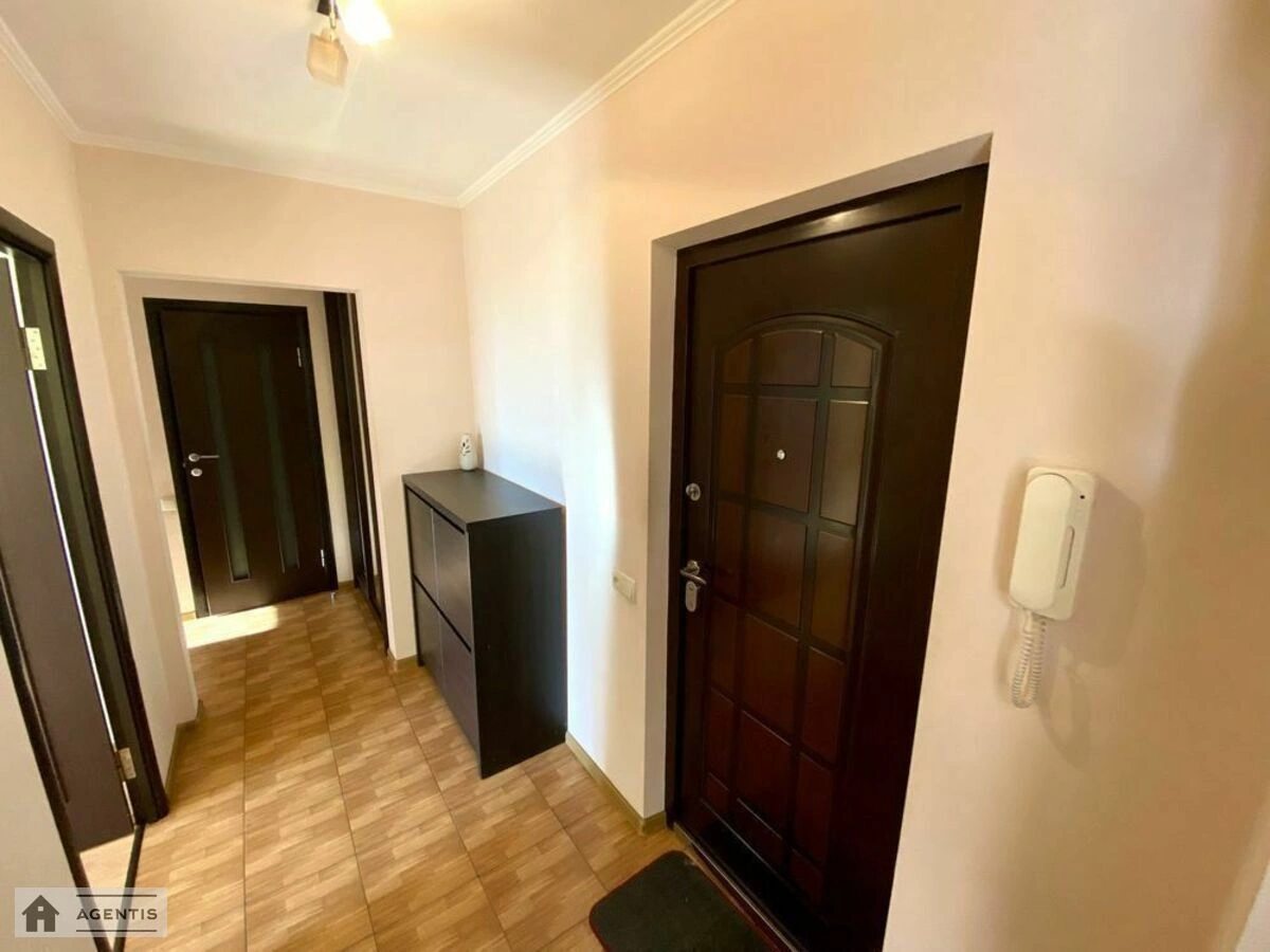 Сдам квартиру 2 комнаты, 60 m², 8 эт./16 этажей. 31, Петра Григоренка просп., Киев. 