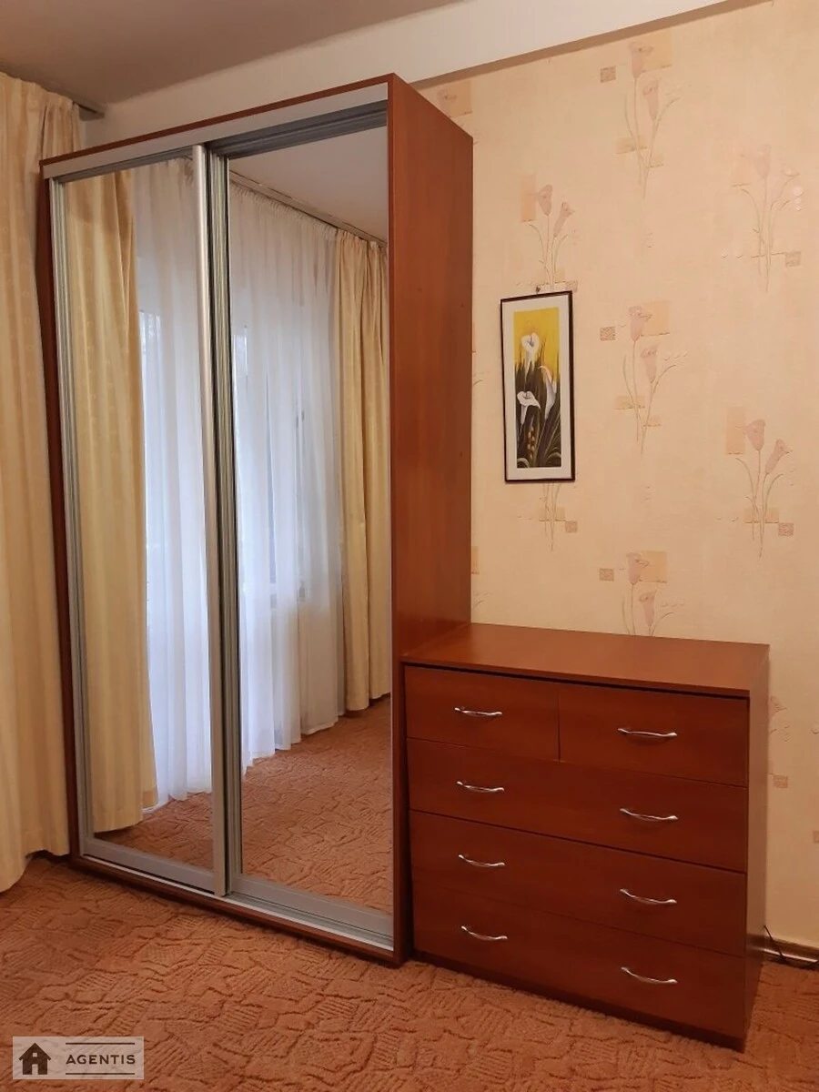 Здам квартиру 2 кімнати, 54 m², 2 пов./9 поверхів. Академіка Булаховського вул., Київ. 