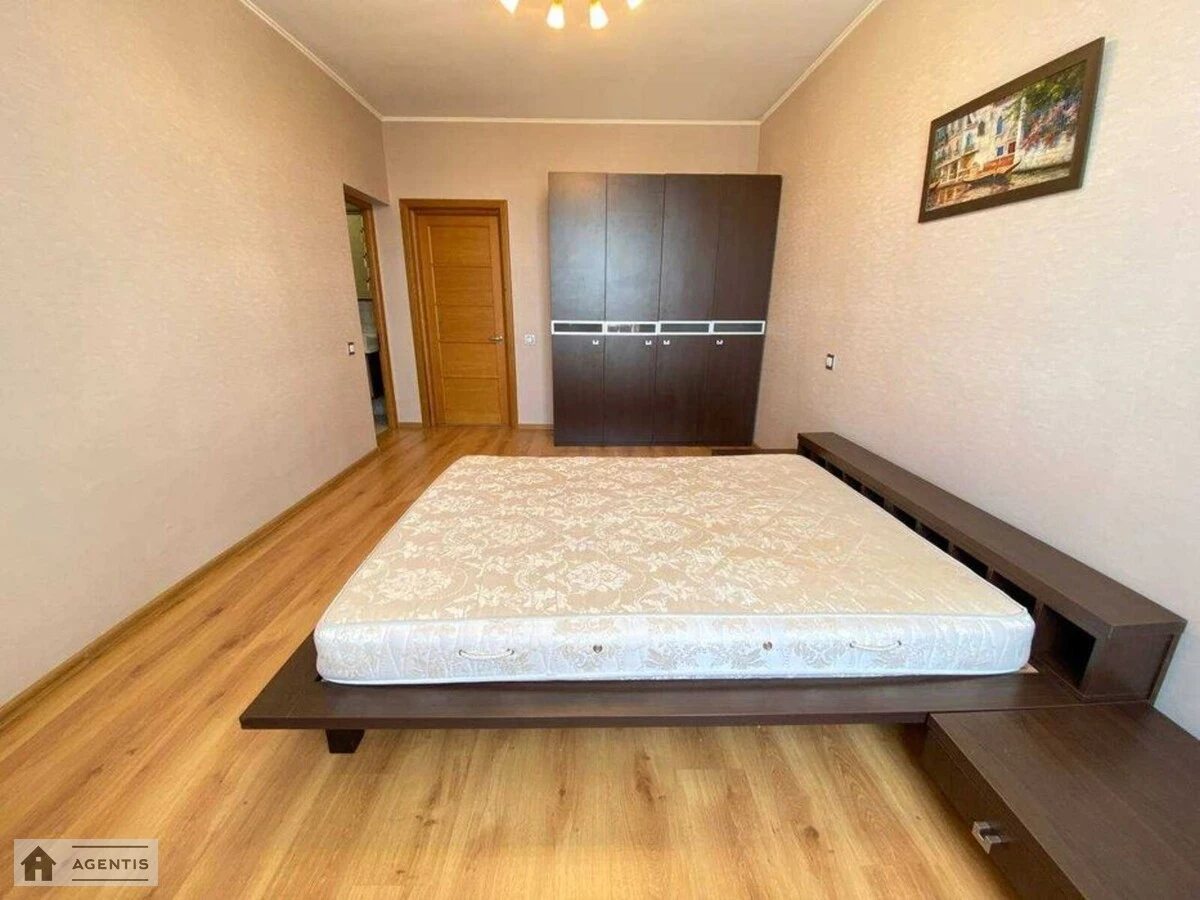 Сдам квартиру 3 комнаты, 100 m², 8 эт./16 этажей. 7, Миколи Бажана просп., Киев. 