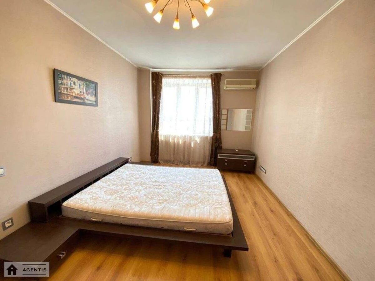 Сдам квартиру 3 комнаты, 100 m², 8 эт./16 этажей. 7, Миколи Бажана просп., Киев. 