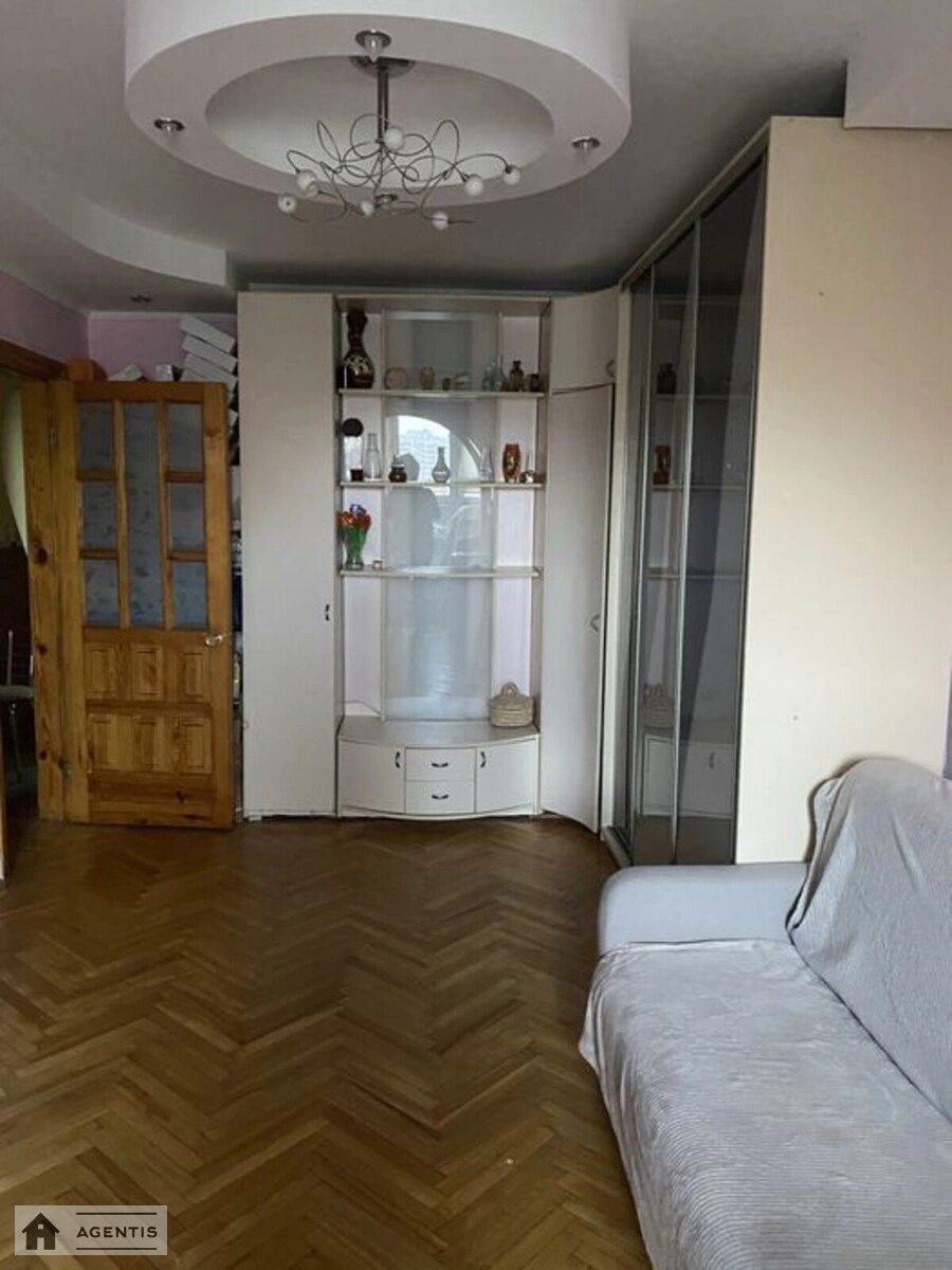 Здам квартиру 3 кімнати, 72 m², 15 пов./16 поверхів. Анни Ахматової вул., Київ. 