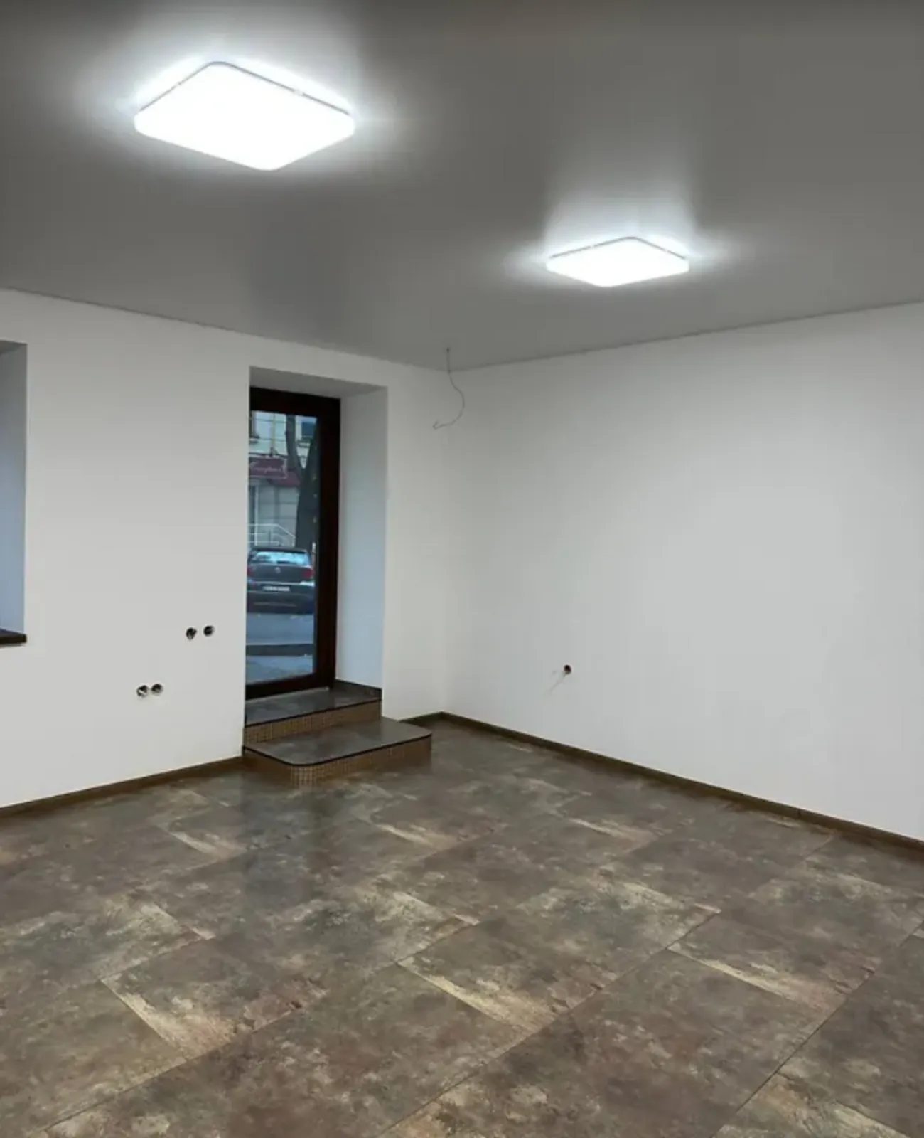 Продам нерухомість під комерцію 55 m², 1 пов./5 поверхів. Руська вул., Тернопіль. 