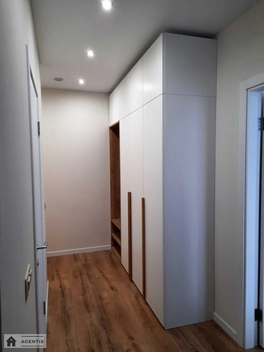 Сдам квартиру 1 комната, 43 m², 11 эт./25 этажей. 128, Камянська , Киев. 