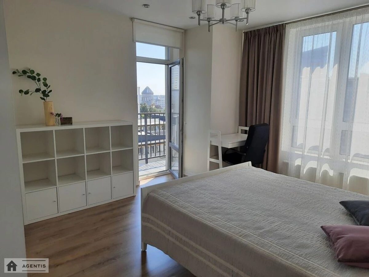 Сдам квартиру 1 комната, 43 m², 11 эт./25 этажей. 128, Камянська , Киев. 